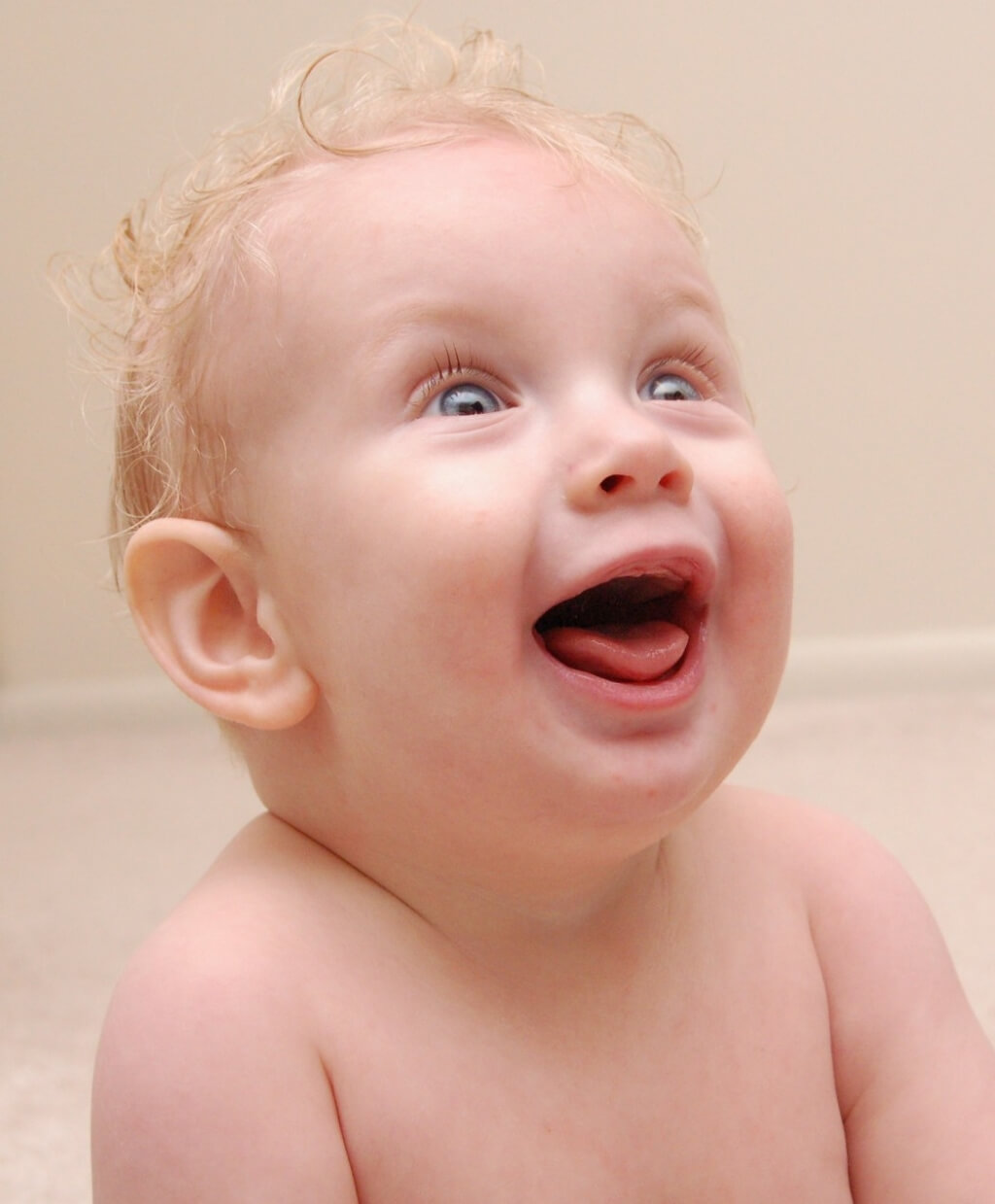 Higiene bucal é fundamental em bebês